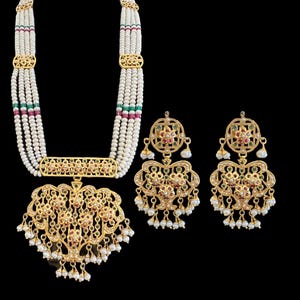 Jadau Rani Haar in Rubin Smaragd mit Süßwasserperlen auf Silber mit Vergoldung, Deccan Schmuck