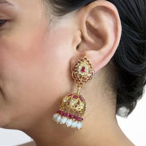 Ruby & Pearl Jadau Jhumka-oorbellen: verguld zilver, bruidssieraden van Hyderabadi