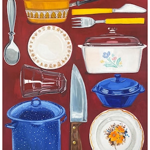 以下が含まれることがあります： 赤色の背景に配置された、鍋、皿、食器などのキッチン用品の詰め合わせ。アイテムは、黄色、青、白など、さまざまな色を特徴としています。木製のハンドルが付いた大きなナイフと透明なグラスも含まれています。
