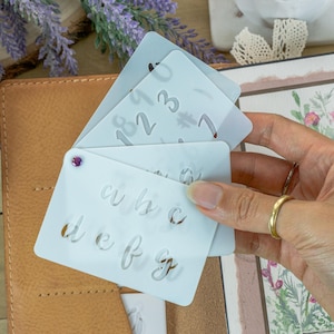Petit livret de pochoirs alphabet et chiffres en minuscules calligraphie--Agenda 123 Bullet Journal manuscrit cursive Bujo