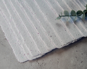 Papel reciclado feito à mão | Branco com confete | 5 unidades por pedido