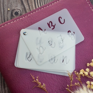 Folleto de plantillas de letras y números en mayúsculas de caligrafía mediana - Cuaderno de viñetas para viajeros, planificador de diario ABC 123, cursiva