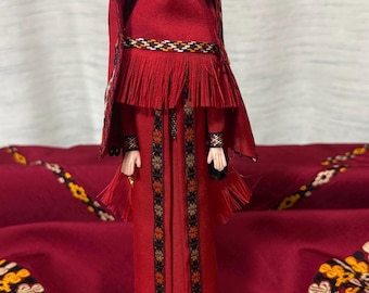 Handgemachte turkmenische Puppe: Traditionelles gesticktes Outfit, Andenken-Puppe