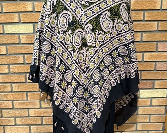 Schwarzer Baumwollschal, Großes Schultertuch im turkmenischen Stil