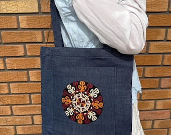 Handgemachte turkmenische Tragetasche mit traditioneller Stickerei