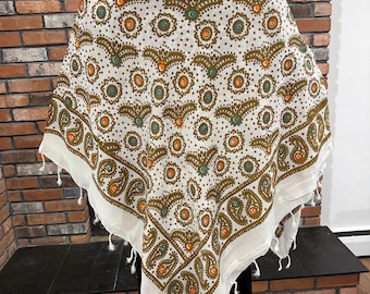 Weißer quadratischer Paisley-Schal - Ethnischer traditioneller Schal mit Quasten