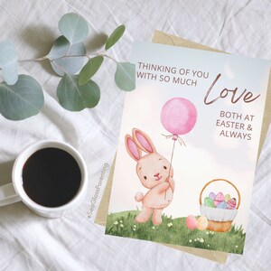 Gedenkweihnachtskarte, Mit Liebe an dich denken zu Ostern, Aquarellhase mit Korb voller Eier, Totgeburtserinnerung und Tagebuchaufdruck
