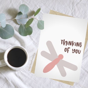 Thinking of you Karte, Erdfarbenes Libellen Design, Innenseite blanko, süsse Nachricht für Freunde und Familie