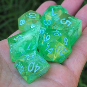 Juego de dados inspirados en TS "Debut" / Juego de dados de resina hechos a mano con borde afilado completo / 7PC / Dados D&D / Mazmorras y dragones