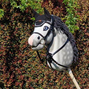 Cheval Hobby Horse A3 GRIS CLAIR à crinière foncée, qualité supérieure, avec bride et mors