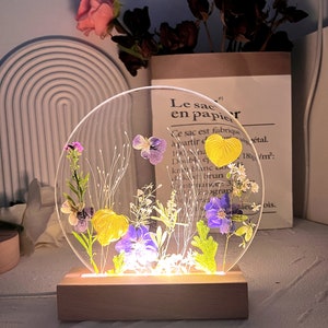 Timeinhand/Luce notturna con fiori naturali con base in legno, fiori veri pressati colorati, decoder per la casa, regali personalizzati per matrimonio, compleanno e Natale
