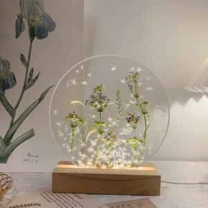 Luz de noche con base de madera y flores naturales Timeinhand, decodificador de flores reales prensadas de colores para el hogar, regalos personalizados para bodas, cumpleaños y Navidad.