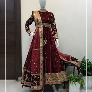 Maroon color gown best sale online