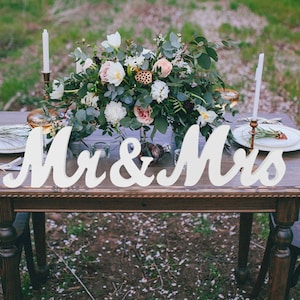 Mr&Mrs Letreros de boda de madera-Decoraciones de mesa de boda-Signos de mesa de boda-Cartas independientes, Decoración rústica de mesa de boda, Letreros de boda