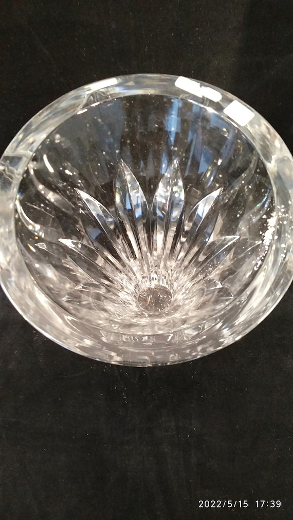 Baccarat フラワー型クリスタル皿 1970's Baccarat Crystal Candy Dish Bowl | Chairish