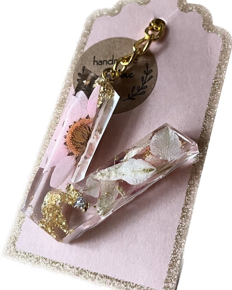 BrightGlow Initialen Schlüsselanhänger - Personalisierter Harz-Anhänger Mit Herz