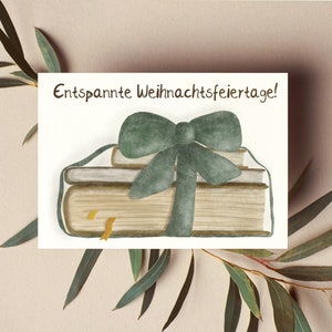 Weihnachtskarte - Aquarell Illustration - Büchergeschenk mit Grüner Schleife - Frohe Weihnachten - "Entspannte Weihnachtsfeiertage" - A6