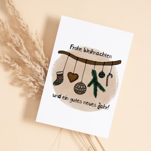 Weihnachtskarte - Frohe Weihnachten und ein gutes neues Jahr - Zweig mit Strumpf und Zuckerstange - Postkarte - beige - Aquarellillustration