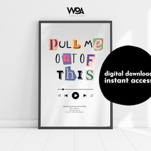 Op de afbeelding: Een digitale downloadprint met de tekst "PULL ME OUT OF THIS" in kleurrijke, uitgesneden letters. De tekst is gestyled om eruit te zien als een muziekspeler met play- en pauzeknoppen. De tekst "digitale download directe toegang" staat in zwarte tekst aan de rechterkant van de afbeelding.