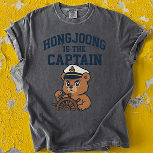 Camiseta Hongjoong Is The Captain: camiseta gráfica con un oso de dibujos animados al volante, regalo unisex inspirado en el Kpop para fans de Atiny, merchandising original para fans.