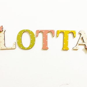 Signo de nombre de madera, Letras de madera, Signo de nombre, Letras de guardería, Letras de nombre personalizado, Habitación para bebés, Nombre de letras de madera, Nombre para puerta