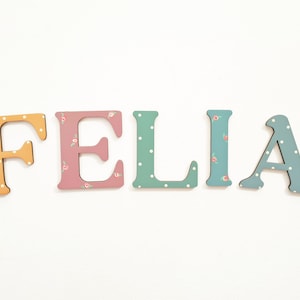 Signo de nombre de madera, Letras de madera, Signo de nombre, Letras de guardería, Letras de nombre personalizado, Habitación para bebés, Nombre de letras de madera, Nombre para puerta