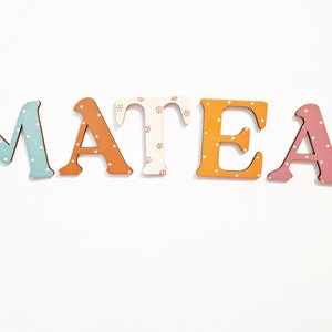 Signo de nombre de guardería, Signo de nombre de niño, Letrero de puerta de guardería, Signo de nombre de puerta de niño, Letrero de puerta de bebé, Letras de madera para guardería, Letras de madera