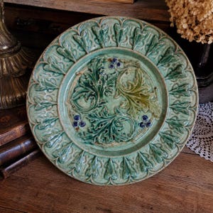 Antique Green Majolica Acanthus Leaf Plate c.1880 Victorian Relief Pottery