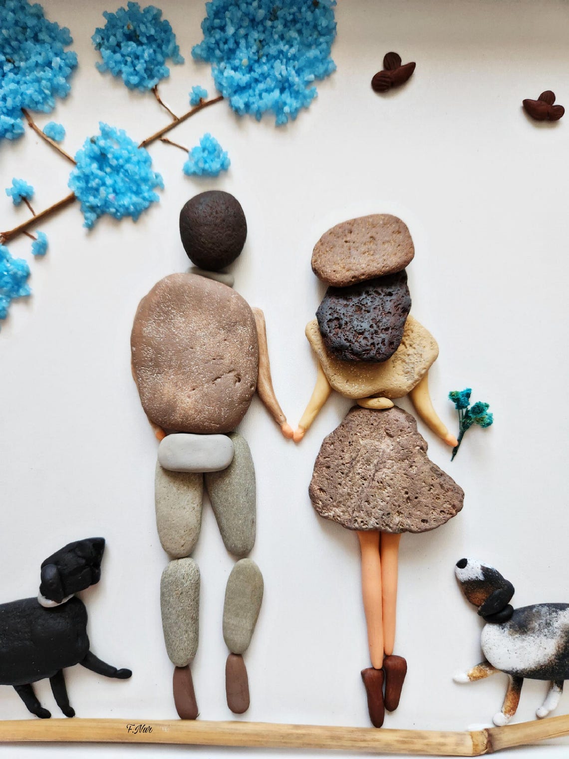 pebble-art-couple-with-pets-unique-pebble-art-for-couples