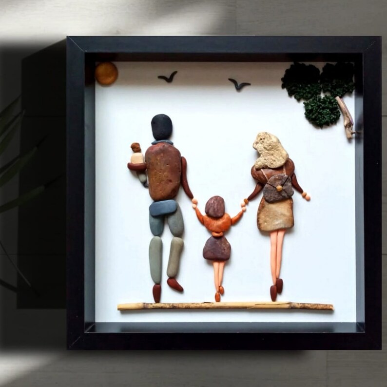 Custom family pebble art with kids 3d shadow box wall art
Familiensteinbild mit kindern personalisiertes geschenk hauswaermung
Cuadro de piedras personalizado con hijos decoracion pared 3d
Tableau en galets personnalisé avec enfants deco murale chambre