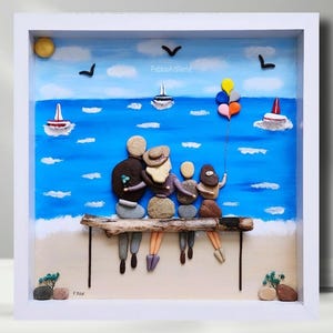 Custom Family Beach Pebble Art – Personalized Family Portrait Gift – Coastal Wall Decor – Handmade Stone Art – Gift for Parents