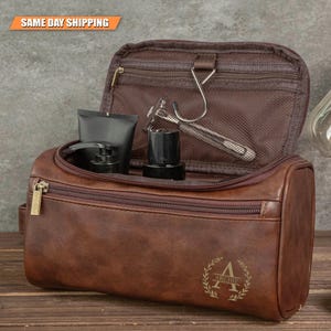 Trousse de toilette en cuir personnalisée pour homme, kit Dopp personnalisé en cuir gravé, sac de garçon d'honneur accessoire pour homme monogrammé, cadeau de Noël pour mari