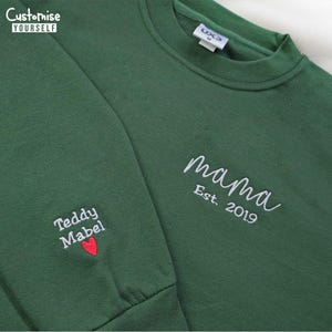 Embroidered Mama Sweatshirt, Personalised Text/Name on Sleeve Mom Jumpers, Custom Mama EST Date Crewneck Sweater, Grandmother Birthday Gifts