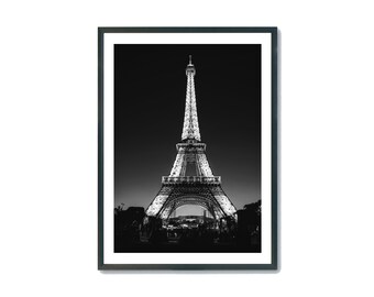 エッフェル塔の夜景プリント：パリの白黒写真（デジタルダウンロード）
