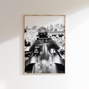 Charles Leclerc Poster Digitaler Download, kultiges F1 Racing Poster, Schwarzweiß-F1-Wandkunst, Formel 1 Ferrari-Druck, Formelel-1-Auto-Druck