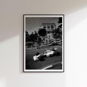 Plakat wyścigowy Ayrtona Senny w Monako, wydruk vintage z wyścigów Formuły 1, grafika przedstawiająca samochód wyścigowy (pobieranie cyfrowe)
