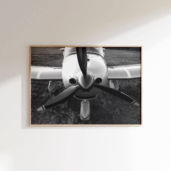 ビンテージ飛行機のプロペラプリント：白黒航空アート（デジタル 