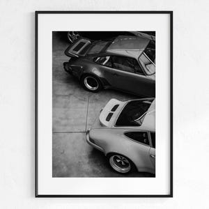 Póster de coche estilo 911 vintage, descarga digital, vista trasera de un antiguo deportivo alemán, arte mural icónico en blanco y negro, arte de coches clásicos, coche retro.