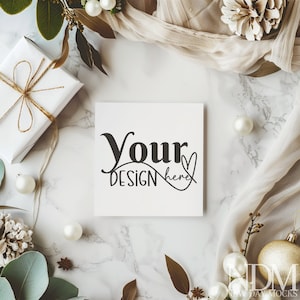 Mockup di cartolina di Natale. Modello 5x5. Modello vuoto. Modello di Natale