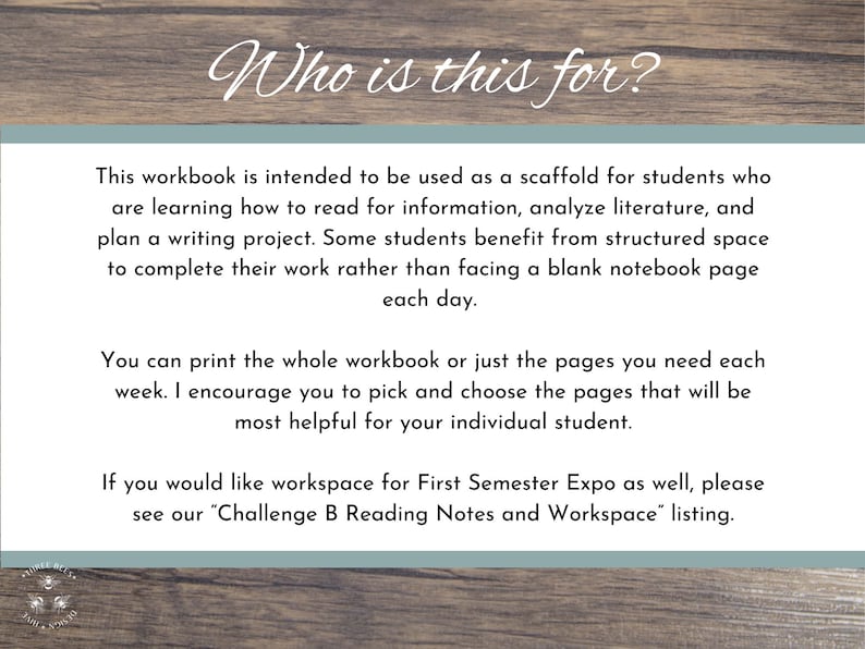 Op de afbeelding: Een werkboek met tekst op een houten achtergrond. De tekst luidt "Who is this for?" en beschrijft het doel van het werkboek voor studenten die leren lezen en literatuur analyseren. Het biedt gestructureerde ruimte om te werken.