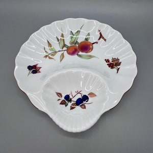 Royal Worcester EVESHAM Serveerschaal met zeevruchten schelpvorm gemaakt in Engeland