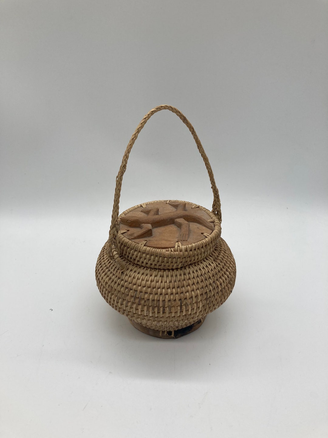 Indigenous Native American Lidded Basket Hand Carved Lizard Wood Lid