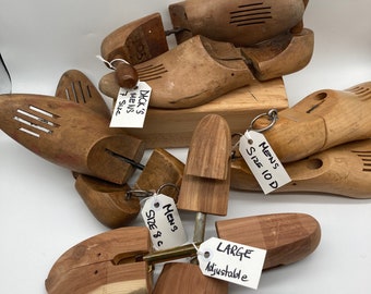 Vintage Holz Schuhdehner Einschließlich Dack's und andere Marken Verschiedene Größen Siehe Fotos Beschreibung lesen vorsichtig klein / mittel / groß