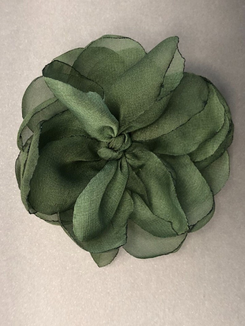 Broche fleur en mousseline de soie Vert