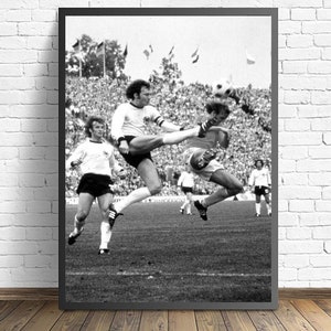 German football player, Franz Beckenbauer Poster ,Football Emperor Poster, Wall art Canvas Painting Living Room Home Decor（No frame）
