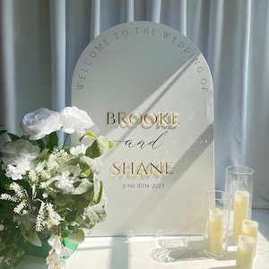 White Wedding Sign - Arch Acrylic Wedding Welcome Sign with 3D Acrylic Name | Custom Wedding Sign | Wedding Signage - Ceremony Welcome Sign