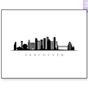 Könnte beinhalten: Schwarz-Weiß-Minimaldruck mit der Skyline von Vancouver. Die Silhouette der Stadt zeigt ikonische Gebäude, eine Brücke und den Text "VANCOUVER" am unteren Rand. Digitaler Download.
