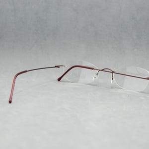 Rimless EyeGlasses TITANIUM 505 07. Dead Stock. Nos Unworn. Unisex Woman. 00s. Garnet. Small cateye. Regular size. 50 18 140 Spec Eyewear image 7