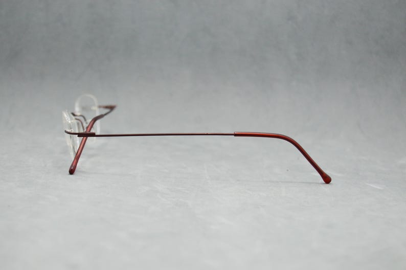 Rimless EyeGlasses TITANIUM 505 07. Dead Stock. Nos Unworn. Unisex Woman. 00s. Garnet. Small cateye. Regular size. 50 18 140 Spec Eyewear image 6