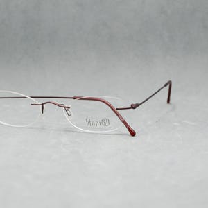 Rimless EyeGlasses TITANIUM 505 07. Dead Stock. Nos Unworn. Unisex Woman. 00s. Garnet. Small cateye. Regular size. 50 18 140 Spec Eyewear image 2